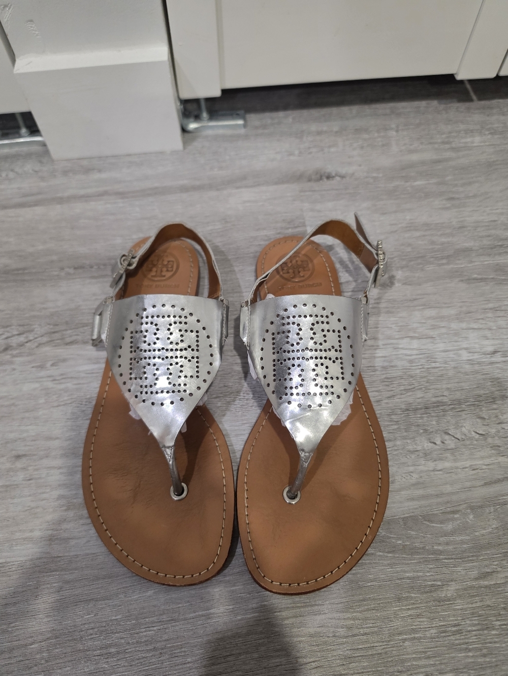 Tory Burch Daniela Silver Metallic Perforated Slingback Sandals Sz. 8.5